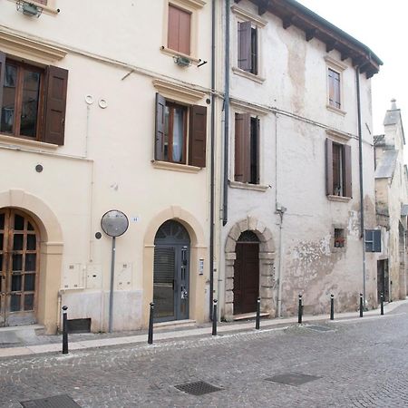 Ai Piedi Del Castello / 4Pl / Apt. Full Verona Buitenkant foto