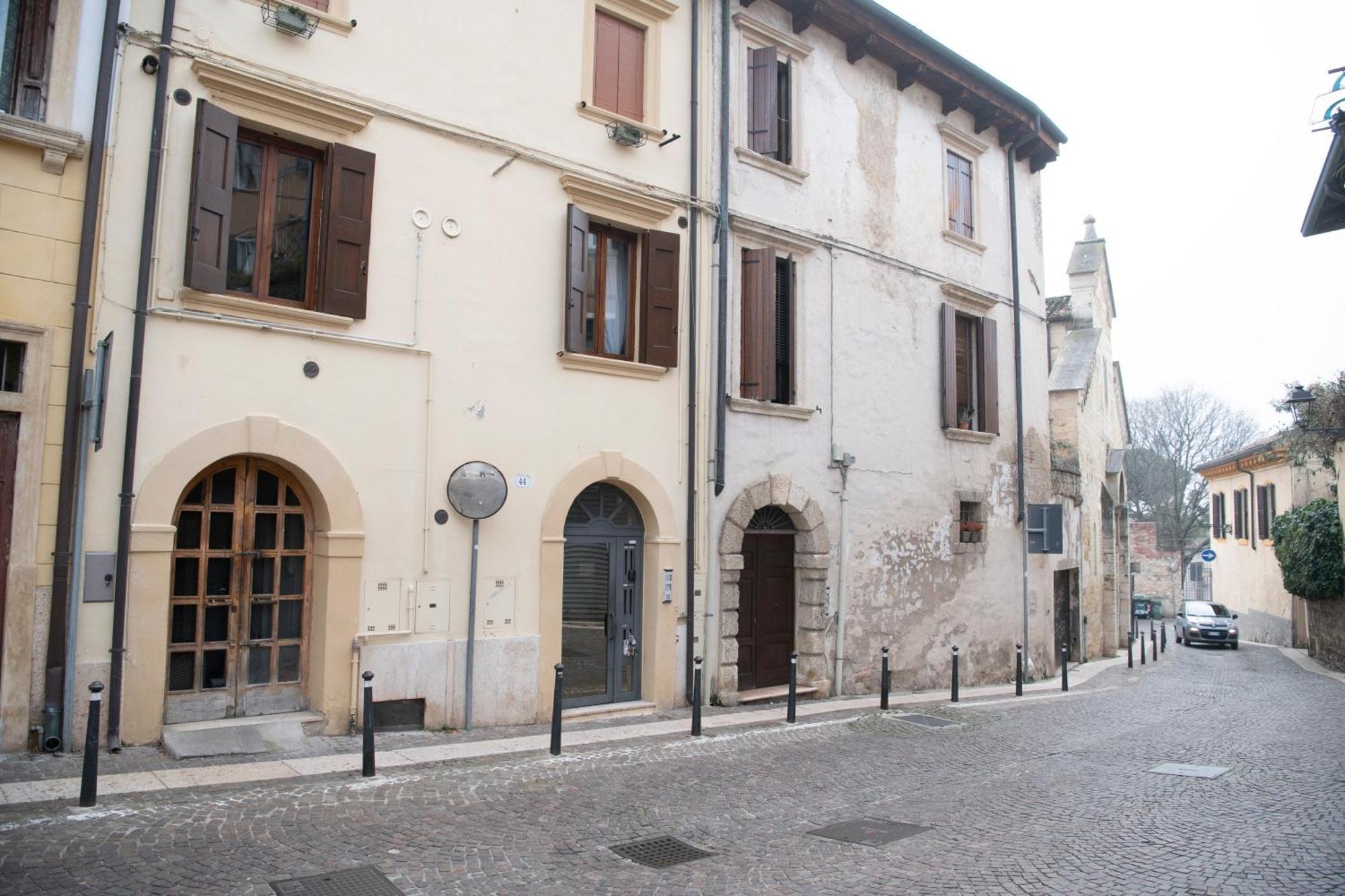 Ai Piedi Del Castello / 4Pl / Apt. Full Verona Buitenkant foto