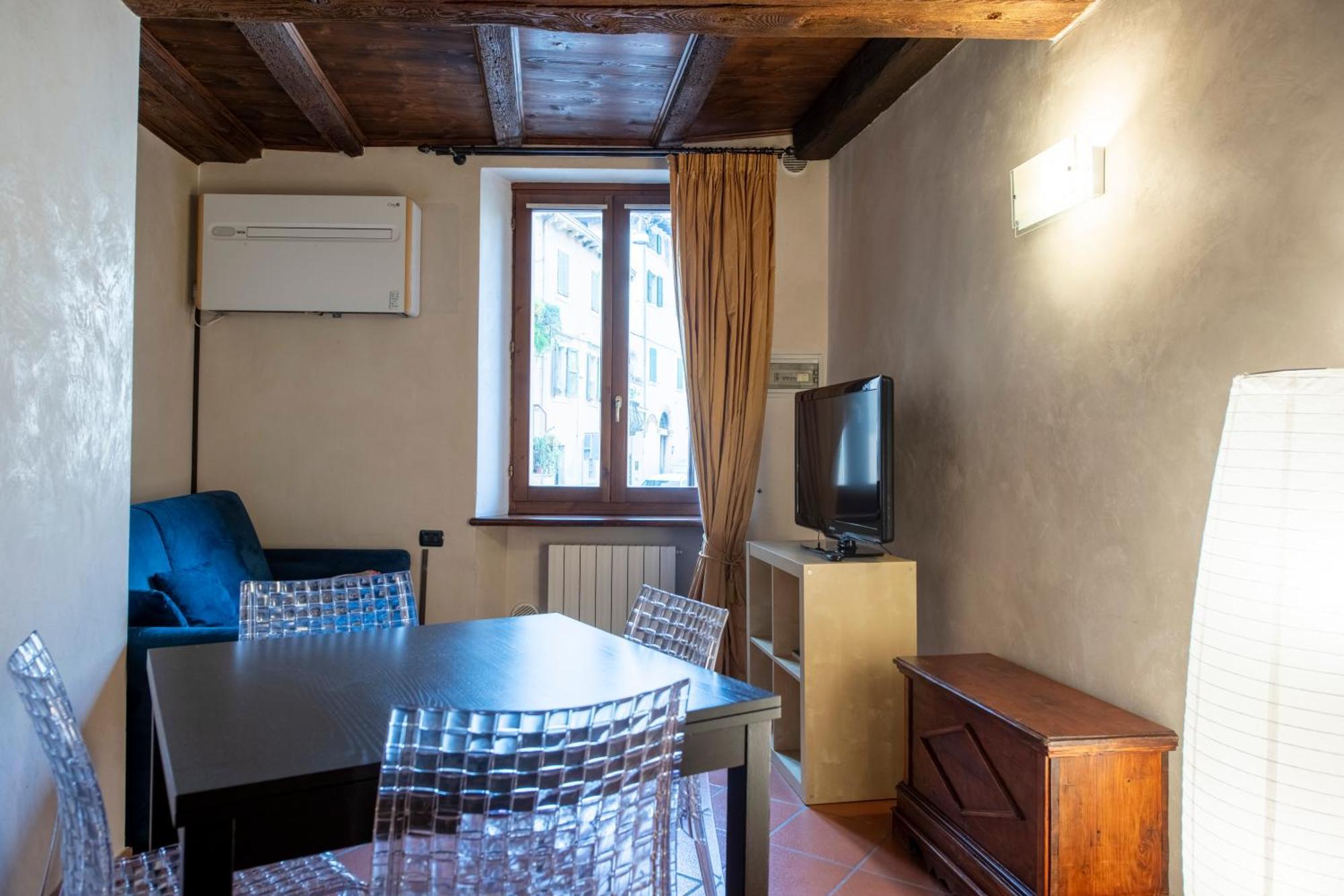 Ai Piedi Del Castello / 4Pl / Apt. Full Verona Buitenkant foto