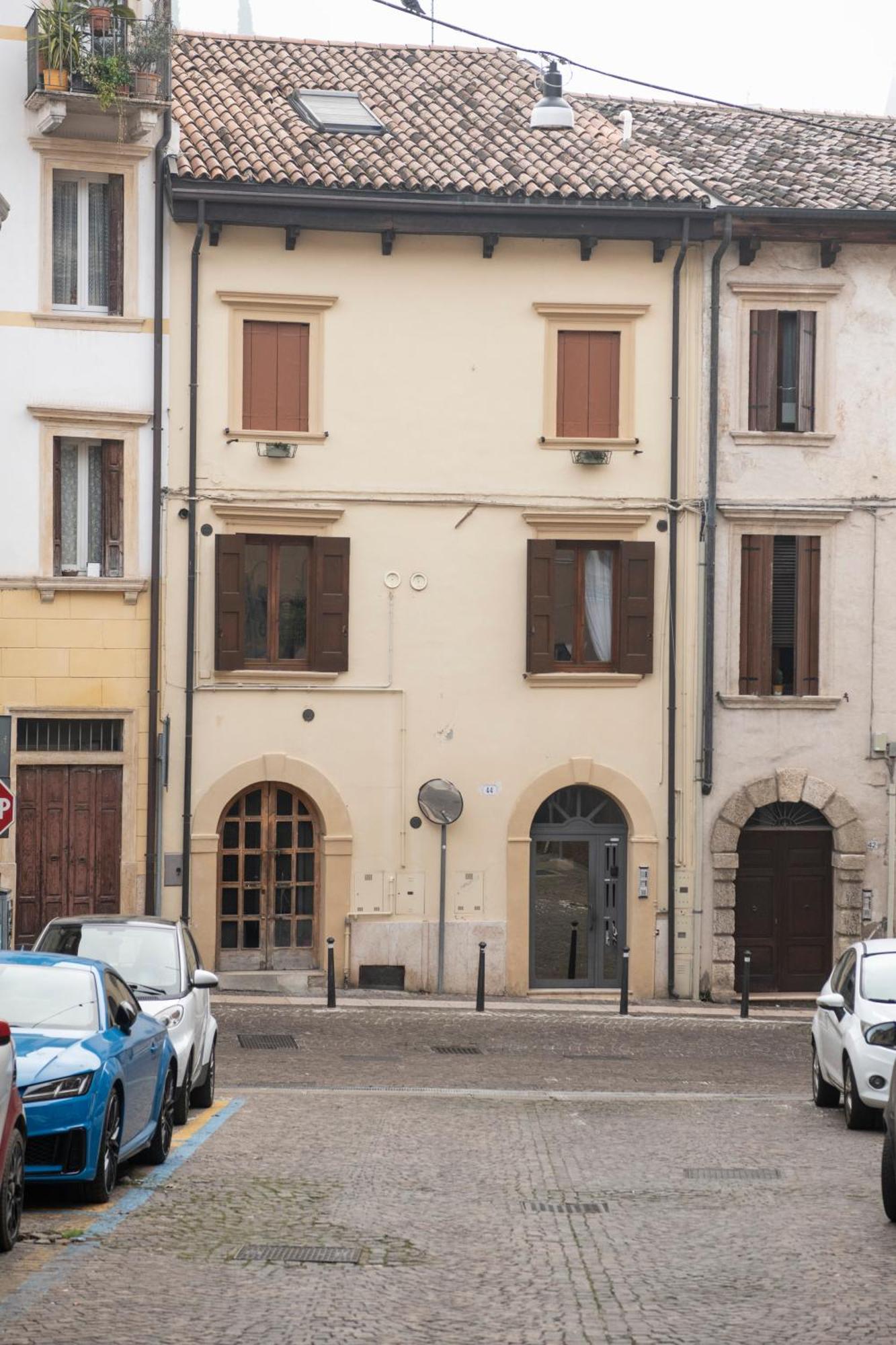 Ai Piedi Del Castello / 4Pl / Apt. Full Verona Buitenkant foto